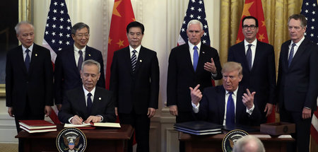 US-Präsident Donald Trump und Chinas Vizepremier Liu He (l.) bei