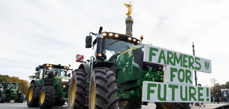 Demo der Agrarindustrie? Brandenburger Bauern fahren bei einer P...