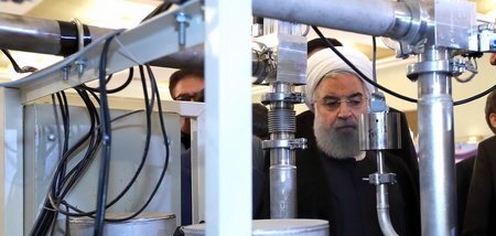 Irans Präsident Hassan Rohani inspiziert neue Entwicklungen in d...