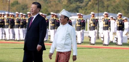 Freundlicher Empfang: Chinas Präsident Xi Jinping (l.) mit seine...