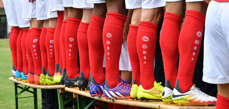 Noch stehen sie: Die Spieler von Rot-Weiß Erfurt müssen sich der...