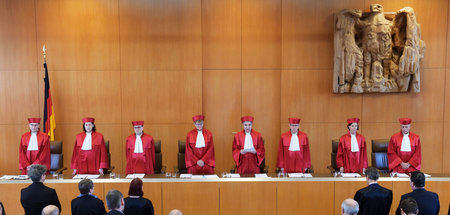 Der Erste Senat des Bundesverfassungsgerichts bei der Urteilsver...