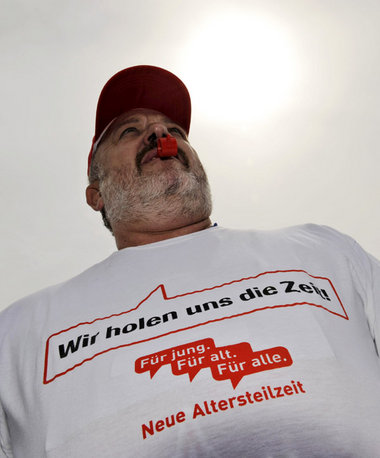 Metaller wollen die Unternehmer mit Aktionen im ganzen Land in d...