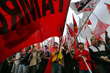Proteste und Unruhen, wie hier in Indonesien, erschüttern seit W...