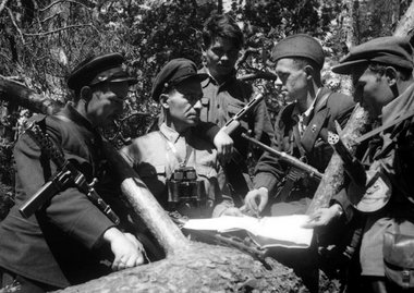 1943. Der Kommandeur der Pinsker Partisanenbrigade Gerassimow un...