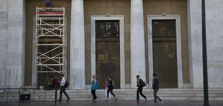 Die Fassade der Hauptfiliale der Bank von Griechenland in Athen ... Die Fassade der Hauptfiliale der Bank von Griechenland in Athen ...