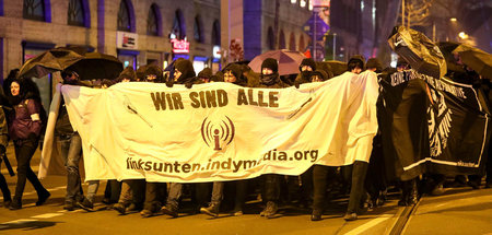 Mehr als 1.500 Menschen demonstrierten am Samstag abend in Leipz...