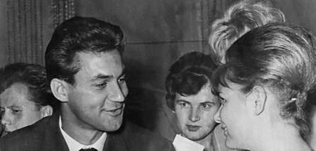 Ein Schwarm: Willi Schrade unterhält sich mit Besucherinnen der ...
