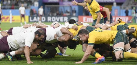 Raufen mit Rotationsellipsoid: Rugby (WM-Spiel Australien – Geor...