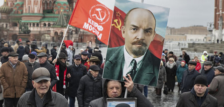 Moskau, 21. Januar, vor dem Lenin-Mausoleum auf dem Roten Platz:...
