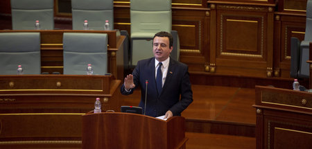 Albin Kurti im Parlament in Pristina (3.2.2020)