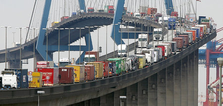 Lkw auf Weg zum Hamburger Hafen: Exportwirtschaft trägt maßgebli...