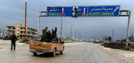 Rückeroberung wichtiger Transitroute: Syrische Soldaten auf der ...