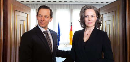 Finanzminister mit Beraterin: »Bad Banks II«