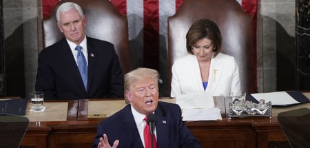 Rede zur Lage der Nation: US-Präsident Donald Trump (M.), sein V...