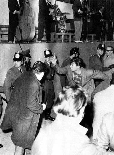 Gärungslogik von unten: Tanzen mit Bill Haley gegen die Polizei,...
