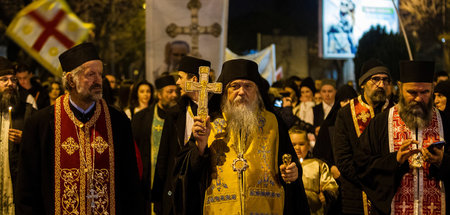 Vertreter der serbisch-orthodoxen Kirche protestieren am 2. Febr... Vertreter der serbisch-orthodoxen Kirche protestieren am 2. Febr...