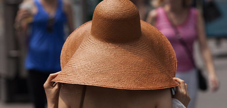 Trendgemäß: Frau auf dem Times Square in New York