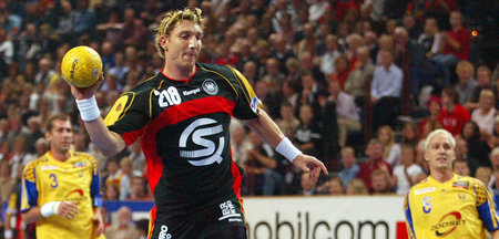 Damals noch mit Ball unterwegs: Stefan Kretzschmar im Freundscha...
