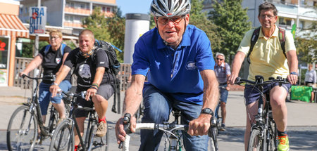 »Vielleicht die schönsten Ferien«: Täve Schur (Mitte) bei einer ...