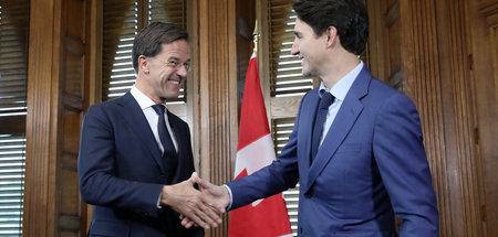 Noch keine Einigkeit zu CETA: Die Regierungschefs Mark Rutte (l....