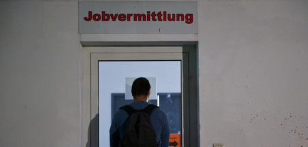 Die Arbeitsagentur investiert lieber in die Verwaltung – auch Ge...