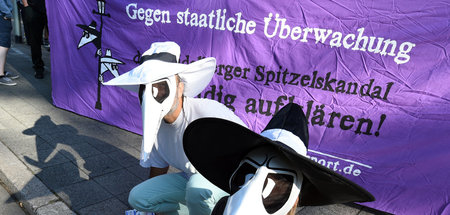 Gericht_prueft_Recht_46391980.jpg