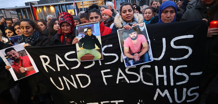 Trauer und Wut in Hanau: Menschen gedenken der Opfer der Mordans...