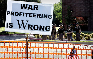Proteste gegen US-Armee-Versorger Halliburton 2006