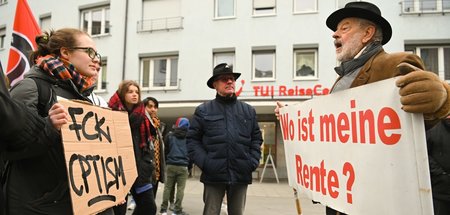 »Fridays gegen Altersarmut«: Rechte spielen sich als Unterstütze... »Fridays gegen Altersarmut«: Rechte spielen sich als Unterstütze...