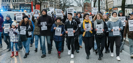 Den Opfern ein Gesicht geben: Teilnehmer der antifaschistischen ... Den Opfern ein Gesicht geben: Teilnehmer der antifaschistischen ...