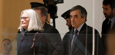 François Fillon (vorne rechts) und seine Ehefrau Penelope erschi...
