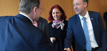 Bodo Ramelow (l.) begrüßt Raymond Walk, Generalsekretär der Thür...