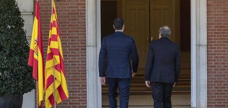 Spaniens Premierminister Pedro Sánchez (l.) und der katalanische