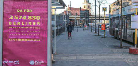 »Adbusting« heißt die kreative Umgestaltung von Werbeplakaten et... »Adbusting« heißt die kreative Umgestaltung von Werbeplakaten et...