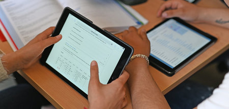 Um von Lernenden nicht nur als Spielzeug wahrgenommen zu werden,... Um von Lernenden nicht nur als Spielzeug wahrgenommen zu werden,...