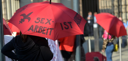 Prostituierte demonstrieren am 13. Mai 2016 in Berlin vor dem Bu... Prostituierte demonstrieren am 13. Mai 2016 in Berlin vor dem Bu...