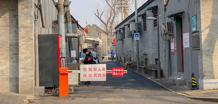 Barrieren am Rande der Stadtviertel: »China: Tagebuch in Quarant...