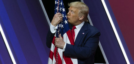 Conservative_Politic_64553058.jpg