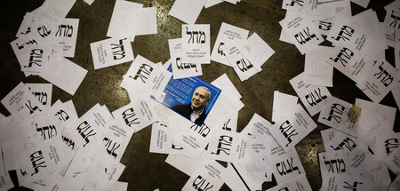 Likud-Wahlzettel nach einer Ansprache des israelischen Premiermi...