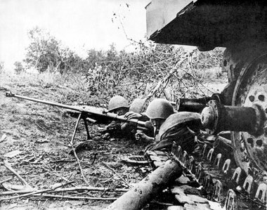 Sowjetische Gegenoffensive: in Erwartung faschistischer Panzer (...