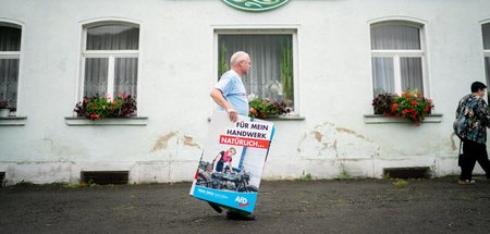 Demnächst nicht mehr wahlberechtigt? AfD-Unterstützer im sächsis... Demnächst nicht mehr wahlberechtigt? AfD-Unterstützer im sächsis...