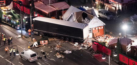 Aufnahme vom Attentat auf den Weihnachtsmarkt am Berliner Breits...