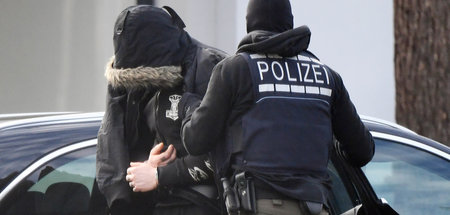 Ein Verdächtiger wird in den Bundesgerichtshof gebracht (Karlsru...