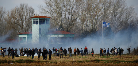 Tränengaseinsatz gegen Geflüchtete an der türkisch-griechischen ...