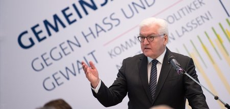 Mit Personenschutz unterwegs: Frank-Walter Steinmeier am Diensta... Mit Personenschutz unterwegs: Frank-Walter Steinmeier am Diensta...