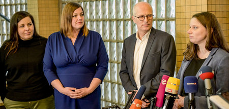Ob es wieder »Rot-Grün« wird in Hamburg oder doch »Rot-Schwarz«?... Ob es wieder »Rot-Grün« wird in Hamburg oder doch »Rot-Schwarz«?...