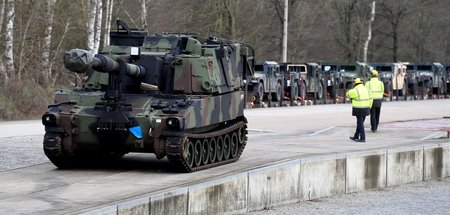 Panzerhaubitze am 12. Februar 2020 in Bergen-Hohne bei der Vorbe...