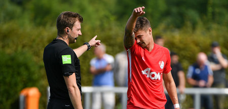 So schnell kann’s gehen: In der Hinrunde war Mario Erb (r.) bei ... So schnell kann’s gehen: In der Hinrunde war Mario Erb (r.) bei ...