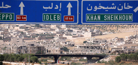 Die »M 5«, die Damaskus mit Aleppo verbindet, ist bereits wieder... Die »M 5«, die Damaskus mit Aleppo verbindet, ist bereits wieder...